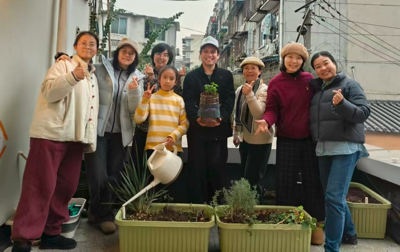 Taller en Chengdu, China — bancales con material reciclado
